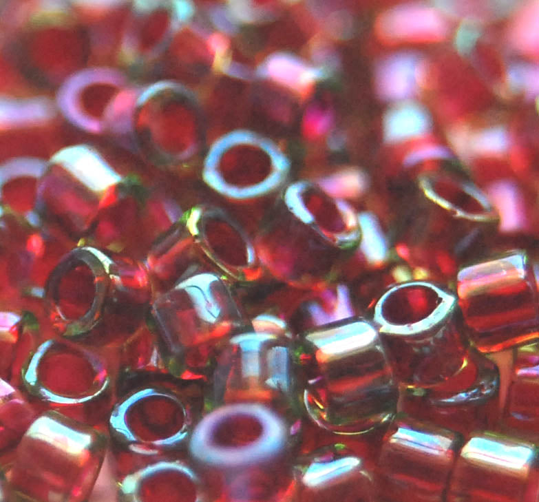 DB-1748 Cranberry Lined Chartreuse AB