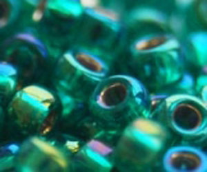 11-1017 Silver Lined Emerald AB