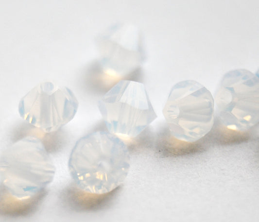 White Opal - 4 mm OBS! 14 stycken